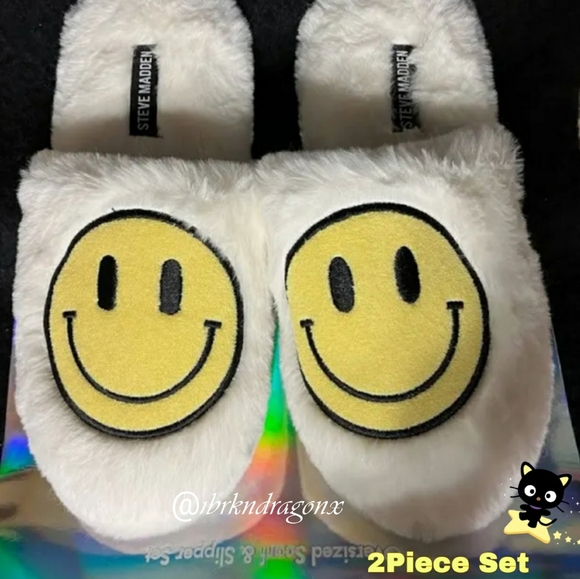 NWT Coordinated Sets Steve Madden Emogi Happy Slippers and Oversized Scarf - Picture 16 of 16